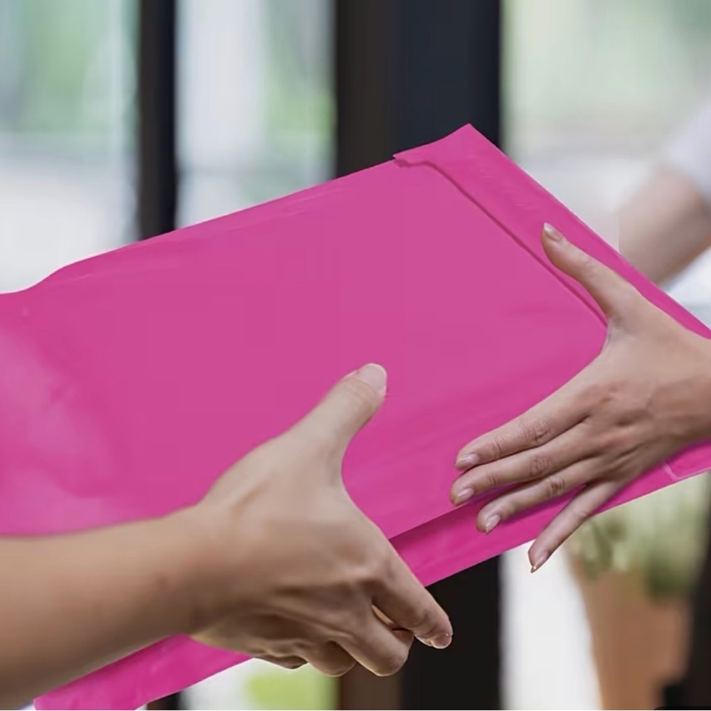 20 10 x 13 Vibrant Pink Shipping Poly Mailers